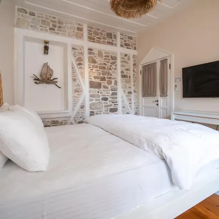 Miniq Homes 101 - Near Sea Center 2br Historic Stone House * Foça