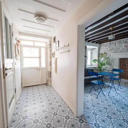 Miniq Homes 101 - Near Sea Center 2br Historic Stone House *