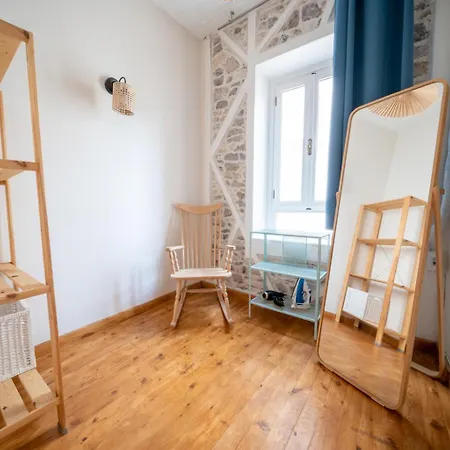 Дом отдыха Miniq Homes 101 - Near Sea Center 2br Historic Stone House *