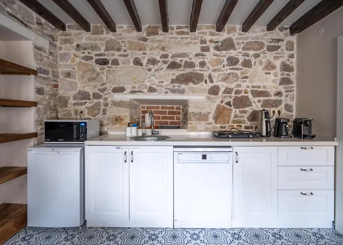 Tatil Evi Miniq Homes 101 - Near Sea Center 2br Historic Stone House