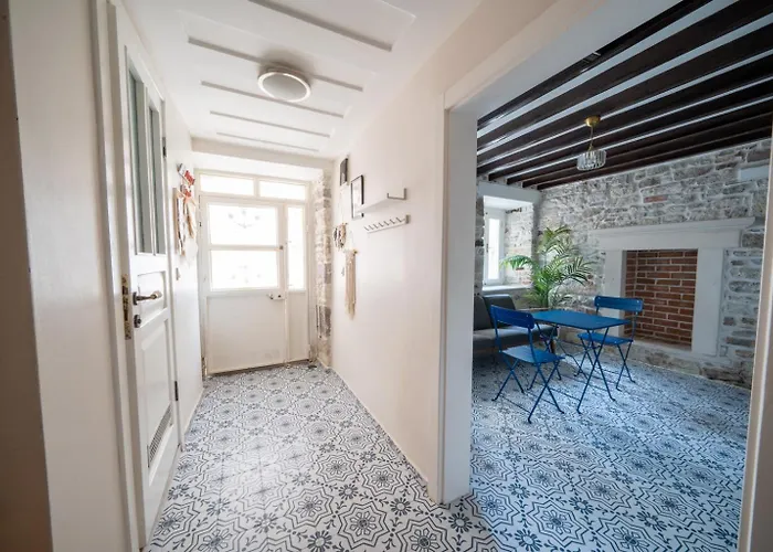 Miniq Homes 101 - Near Sea Center 2br Historic Stone House *